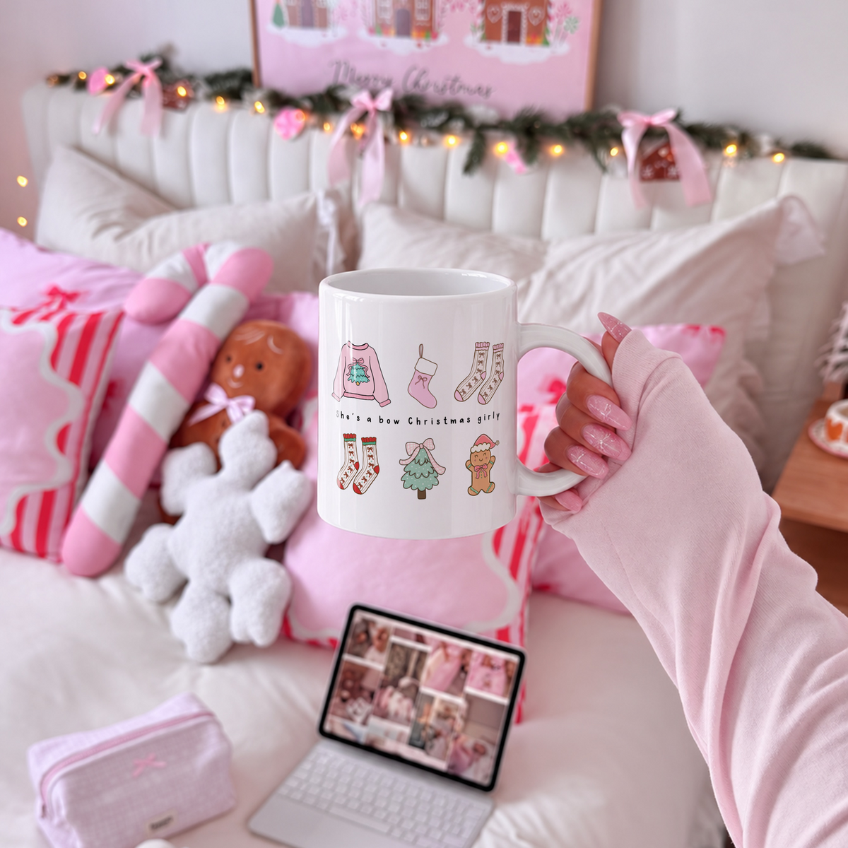 julekrus med girly julemotiv og teksten She's a bow christmas girly
