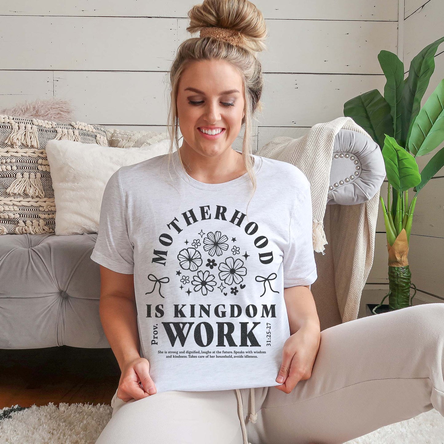 Motherhood is Kingdom Work T-skjorte